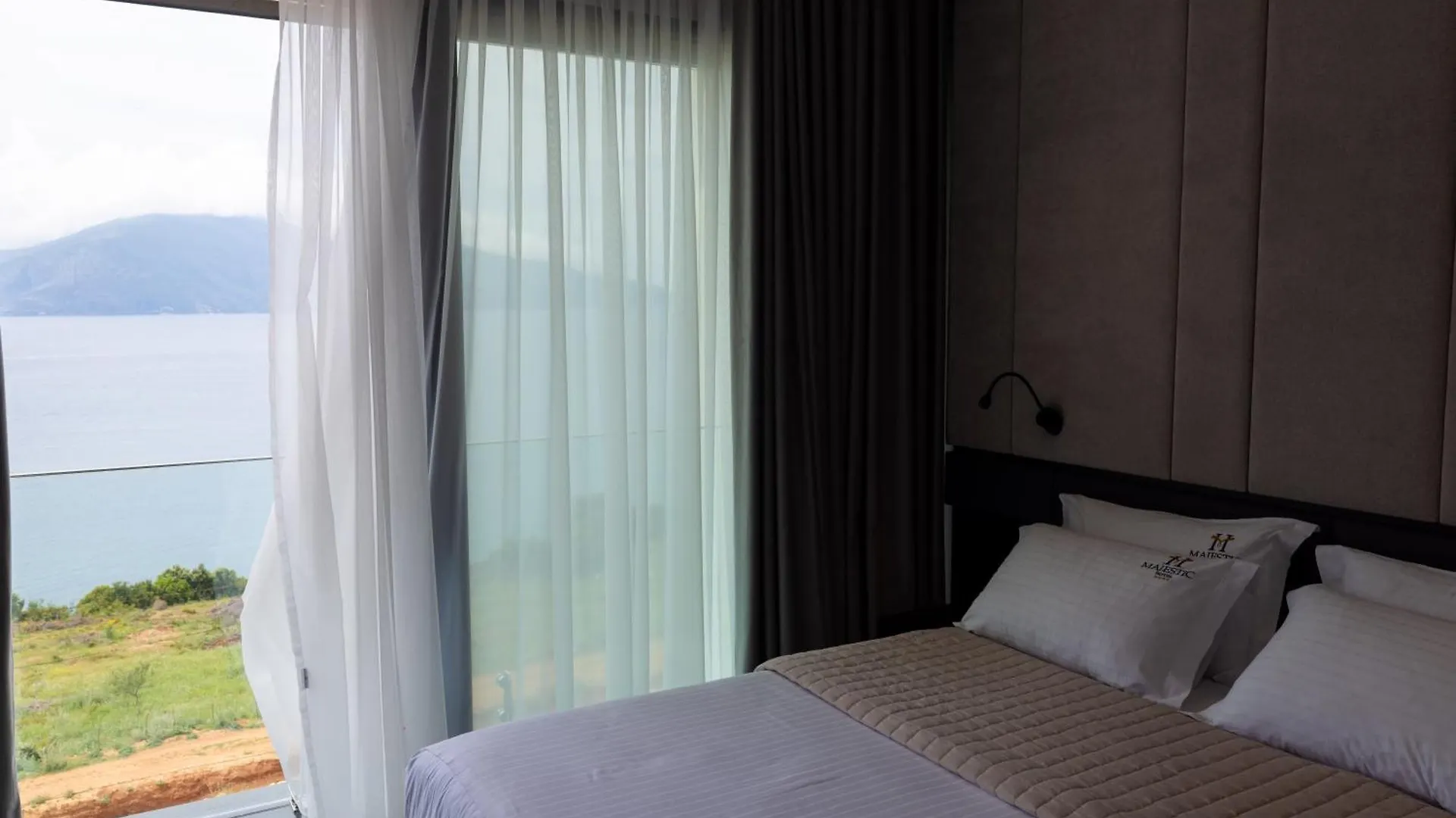 Hotel Majestic Radhimë 4*,