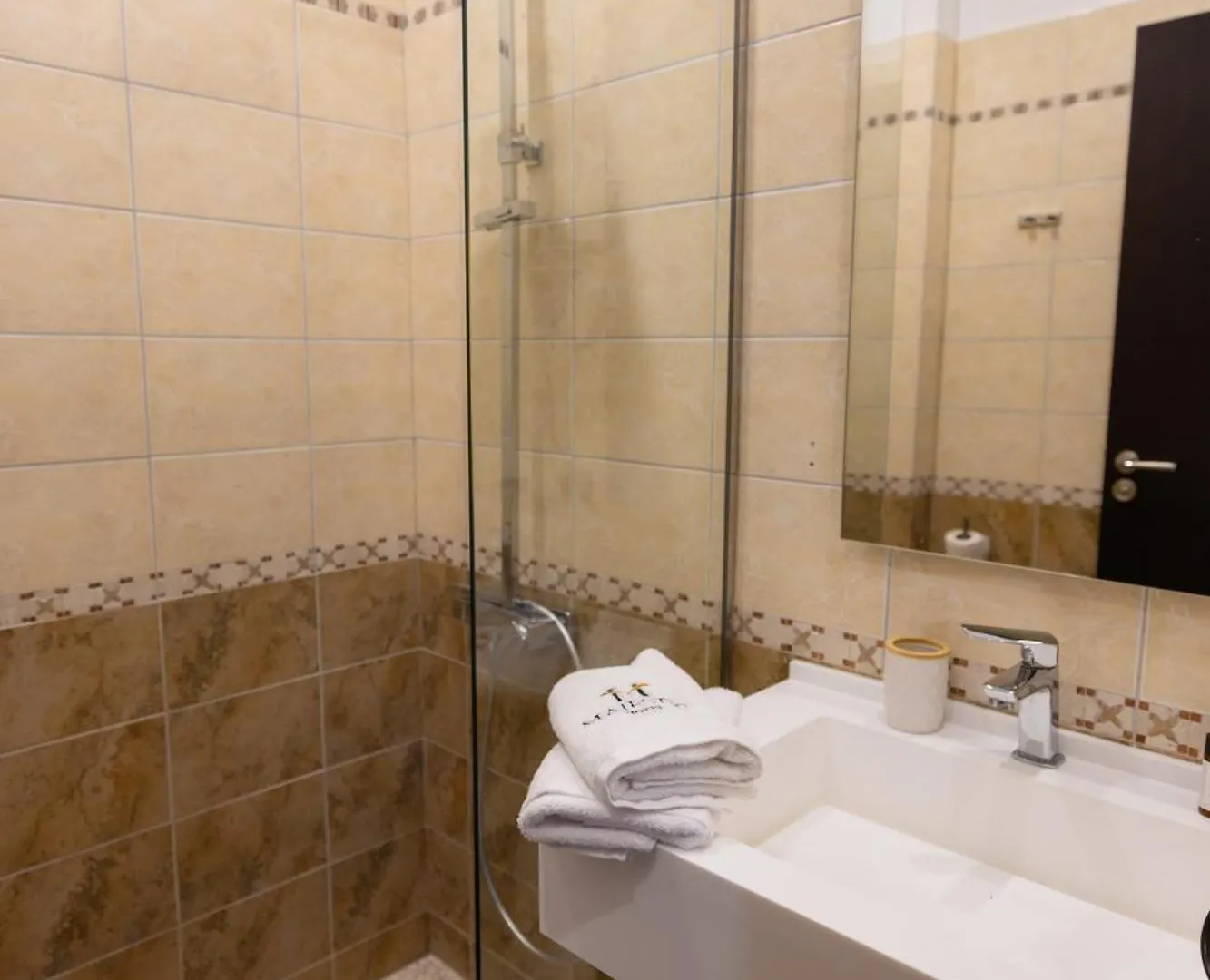 Hotel Majestic Radhimë 4*,  Albanie